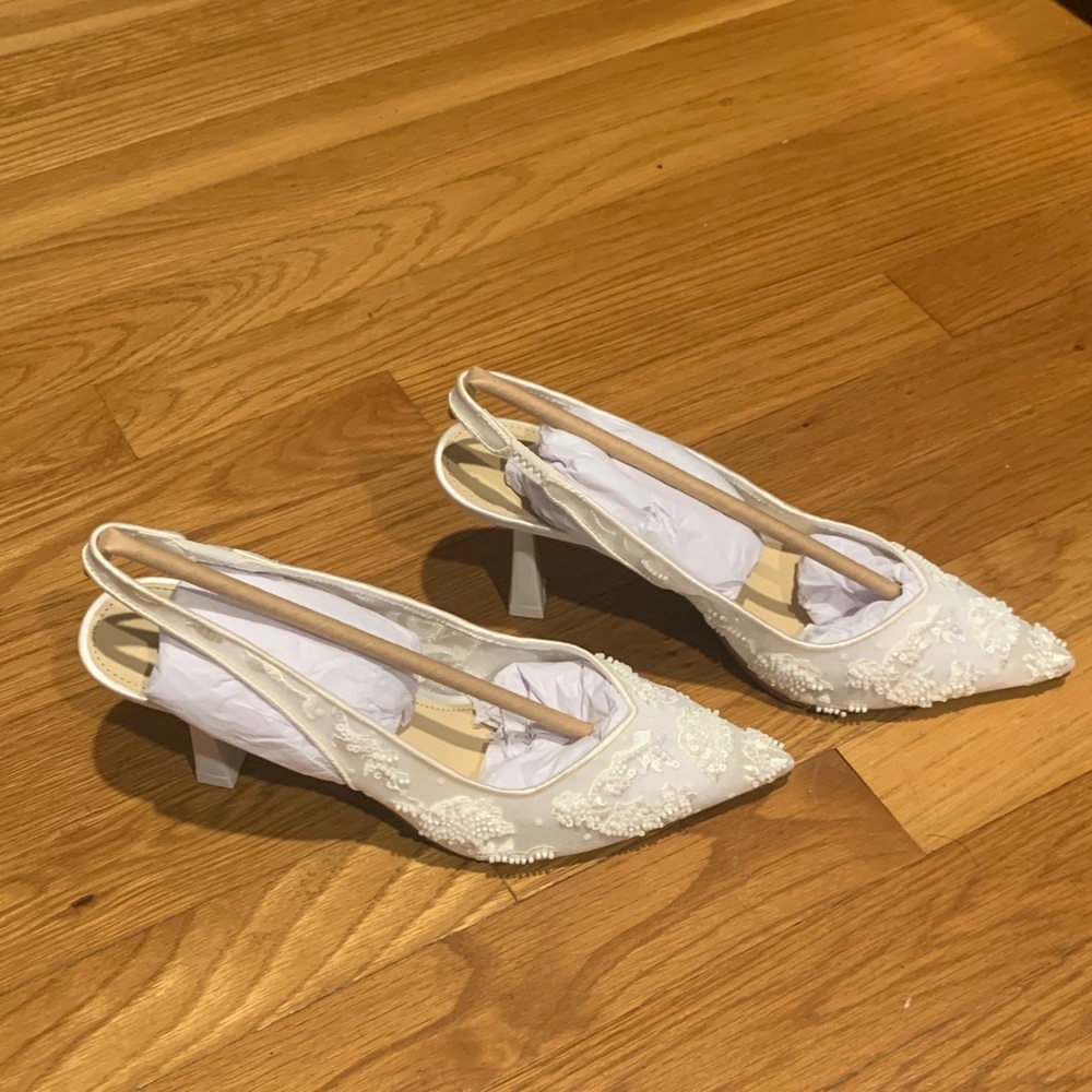 Betsey Johnson White Embroidered Heels - Picture 2 of 7